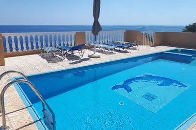 Image de Villa  vue sur mer, jolie plage à pied, piscine privée