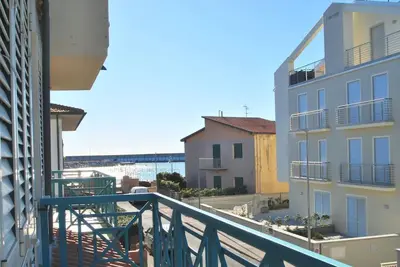 Image de Bel appartement de deux pièces seulement mt. 30 de la mer