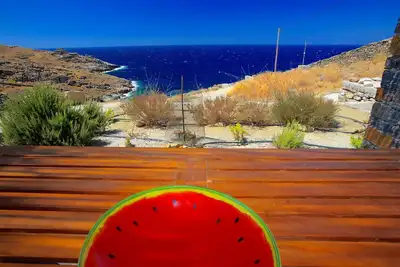 Image de Pi Beachfront Lux Designer Apt, tranquille, vue sur la mer, sur la plage, 2 chambres, le soutien
