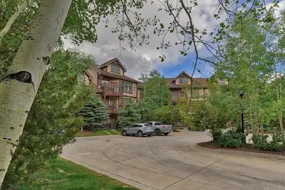 Image de Corral Hideaway - Hot Tub & Steps from Downtown!