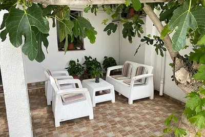 Image de Appartement d'une chambre avec la terrasse et la vue sur le mer Metajna, Pag (A-4161-b)