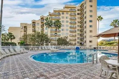 Image de N ° 1 vie de style Resort! ! ! Près de toutes les attractions!