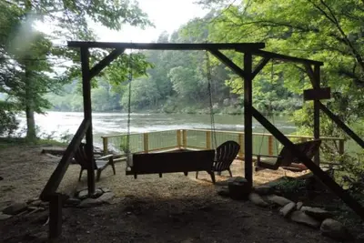 Image de Maison de brique rouge River Front sur la rivière Coosawattee