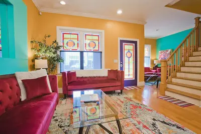 Image de Beale 2 blocs, 2800 SqFt 8 lits 2car-garage 3 patios Arrêt de chariot @ porte d'entrée