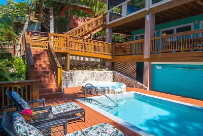 Image de Beach Front Home entre West Bay et West End avec piscine privée, wifi et kayaks