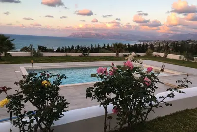 Image de Villa magnifique vue sur mer à 500 m de la plage. Un vrai paradis.