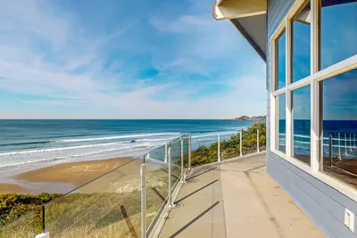Image de Maison en bord de mer avec accès facile à la plage et très bien situé en ville