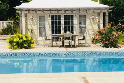 Image de Studio Pool House dans un jardin (avec chargeur Twizy)