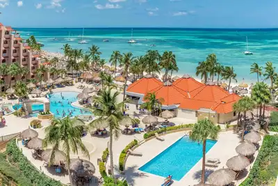 Image de Suite de deux chambres pour 6 avec grand balcon qui surveille la station et la plage