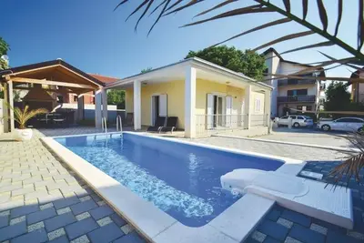 Image de Maison pour la famille avec la piscine Vodice (K-15243)