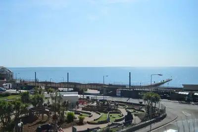 Image de Mead Flat au coeur de Dawlish avec de superbes vues sur la mer à 150m de la plage
