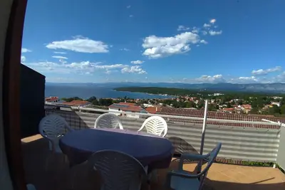 Image de Appartement de deux chambres avec la terrasse et la vue sur le mer Njivice, Krk (A-15904-b)
