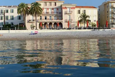Image de Le Provençal: spacieux appt face à la plage  2ch, 2sdb, clim,