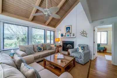 Image de Magnifiquement rénové Sealoft Villa! Près de la plage! Grands Vues Marsh!