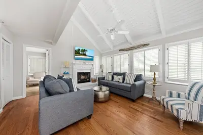 Image de Sealoft magnifique décoré et mis à jour! Vues sur le lagon! Marchez jusqu'à la piscine Beach / Sealoft!