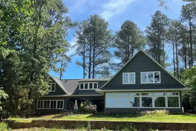 Image de Connect & Retreat au Hyco Hangout! Options W / Boat!