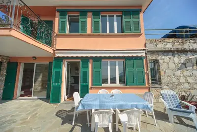Image de Maison de vacances privée avec bain à remous, Wifi, piscine privée, Tv, patio, près de Portofino