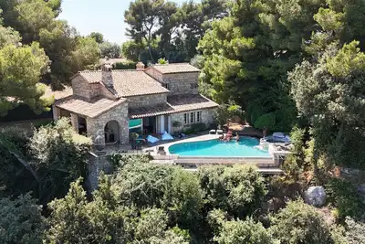Image de Maison en pierre de caractère - Vue exceptionnelle à 180° mer et montagne