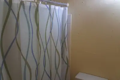 Image de Maison de ville confortable avec deux chambres pouvant accueillir un maximum de quatre personnes.
