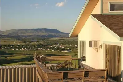 Image de Superbe appartement de 2 chambres avec vue sur la montagne et la rivière!