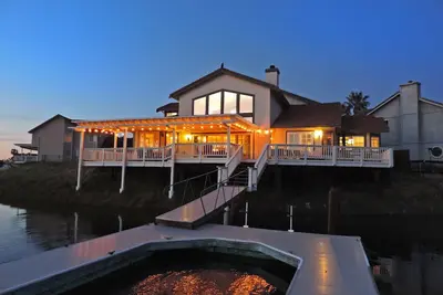 Image de Accueil Premier Deep Waterfront avec quai privé! ! ! !