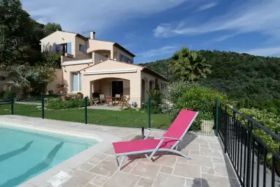 Image de Villa avec Piscine sécurisée vue mer