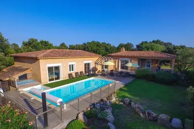 Image de Villa Spacieuse - Piscine Chauffee (1/04 au 31/10) - Proche Plage Pinarello