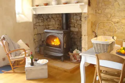 Image de Une maison romantique pittoresque située à l'intérieur des murs fortifiés de Domme.
