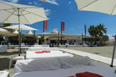 Image de 1ère ligne Bono Beach Resort à Marbella - Casa Poniente idéal pour des vacances en famille