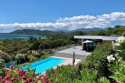 Image de Magnifique Villa à 300 mètres de la plage avec superbe vue mer