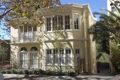 Image de Destination de court séjour de luxe du district de Claremont # 1