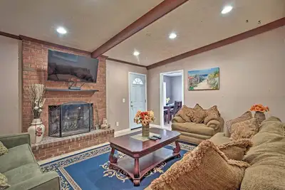 Image de Savannah Home w / Yard - Près de River Street!