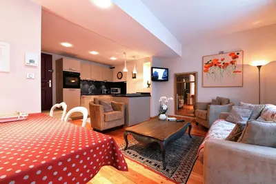 Image de Appartement récent, totalement équipé, dans Maison de caractère, Centre Ville