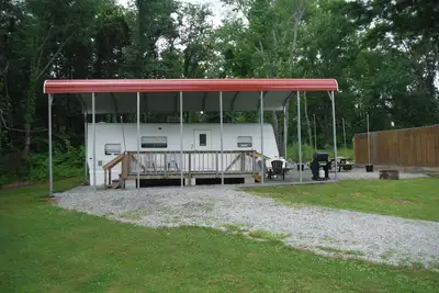 Image de Camping sans les tracas! Télévision par câble et Wi-Fi à 50 Mbps! À quelques pas de la piscine!