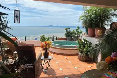 Image de Spectaculaire Spacieuse Spacieuse Espagnole 2br 2ba Terrasse Oceanview privée Jacuzzi