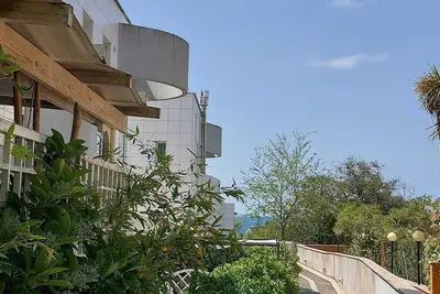 Image de Castiglioncello: jolie maison en bord de mer avec jardin, garage dans résidence moderne