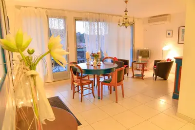 Image de Cezanne : au calme, belle vue dégagée à 250m des plages et des commerces. Wifi.