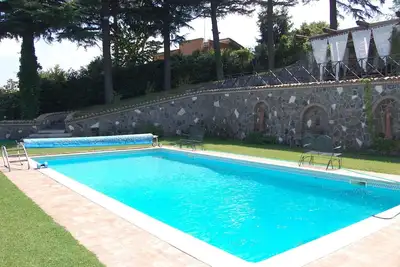Image de Appartement dans une maison de vacances avec Wifi, climatisation, piscine privée, Tv, patio