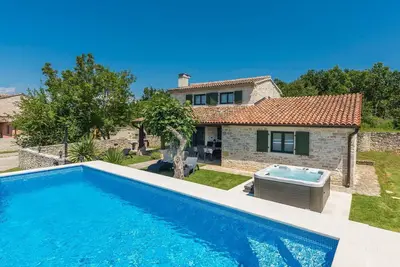 Image de Maison de vacances privée avec Wifi, climatisation, piscine privée, bain à remous, Tv, terrasse