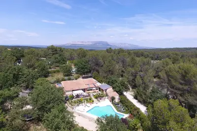 Image de Property beautiful villa on one level renovated 4 bedrooms, large swimming pool, games