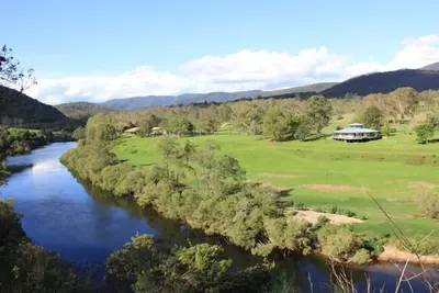 Image de Maison tournante, Riverfront, ferme 40acres, animaux acceptés, dormir jusqu'à 16