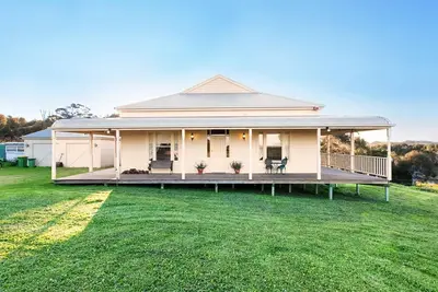 Image de Family Homestead Great Ocean Road, foyer au bois, 10 acres avec rivière, WiFi