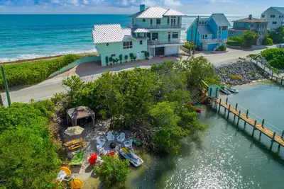 Image de Eden Beach! Ocean-to-River Fla Beach House. Sur La Plage! Quai, bain Ă remous et plus