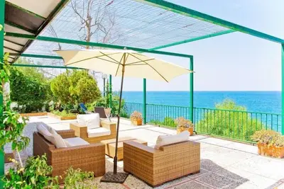 Image de Villa les pieds dans l'eau avec accès direct mer Maison avec jardin