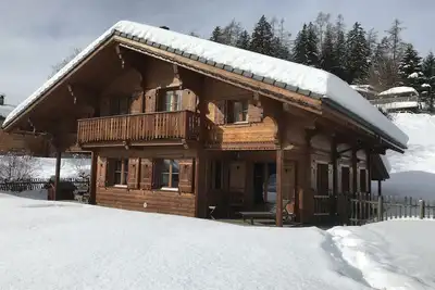 Image de Charmant chalet familial dans les Alpes suisses près des remontées mécaniques et piste cyclable