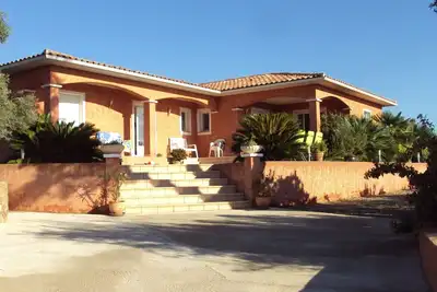 Image de Entre plage et montagne, villa spacieuse avec piscine idéale en famille ou amis