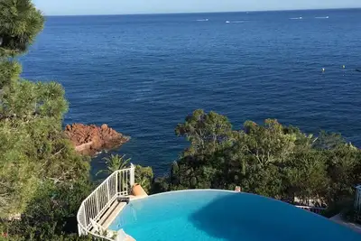 Image de Très belle propriété vue sur mer, avec piscine et tennis à 5 min. de la plage☀️