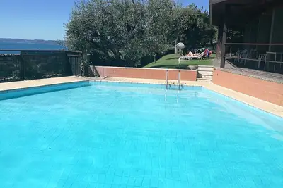 Image de Appartement confortable avec piscine et vue fantastique sur le lac de Garde.