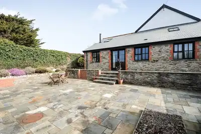 Image de Long Linhay est un cottage spacieux pour 2 personnes avec vue sur la mer et patio privé ensoleillé.