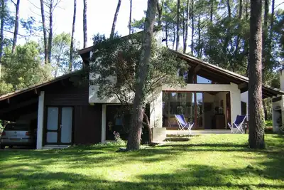 Image de Maison d'architecte, à 500 m de l'océan, nichée au fond d'une impasse